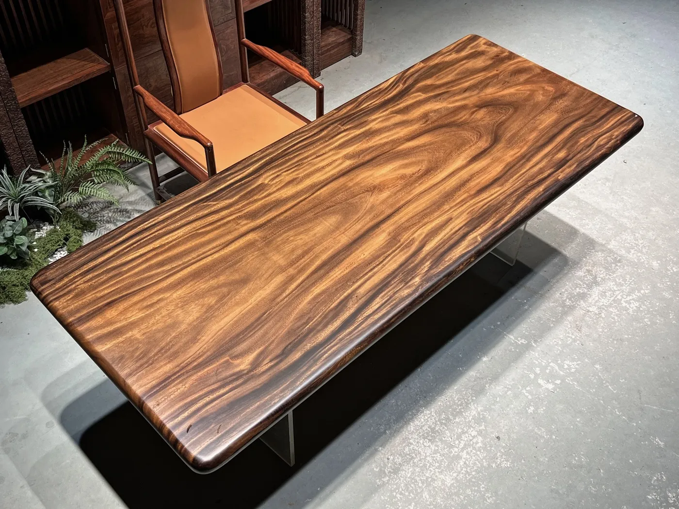Factory-direct solid wood slabs (single-piece natural timber)—available in South American Walnut or North American Black Walnut—suitable for coffee tables, tea rooms, offices, or desks.