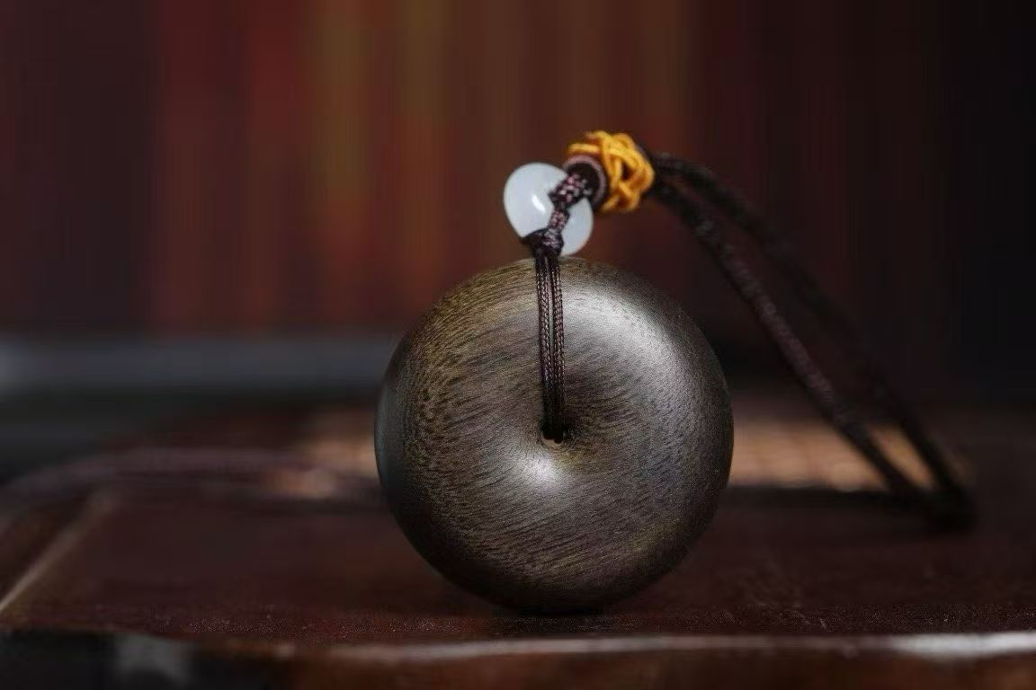 Brunei black oil agarwood peace buckle pendant close-up