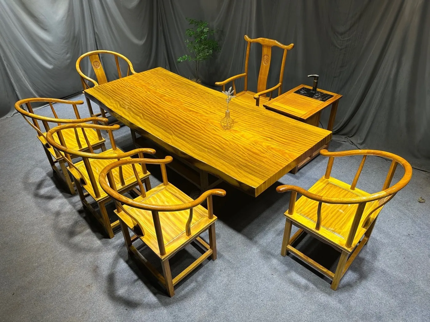 Golden Nanmu live-edge slab dining table with stainless steel base and matching chairs