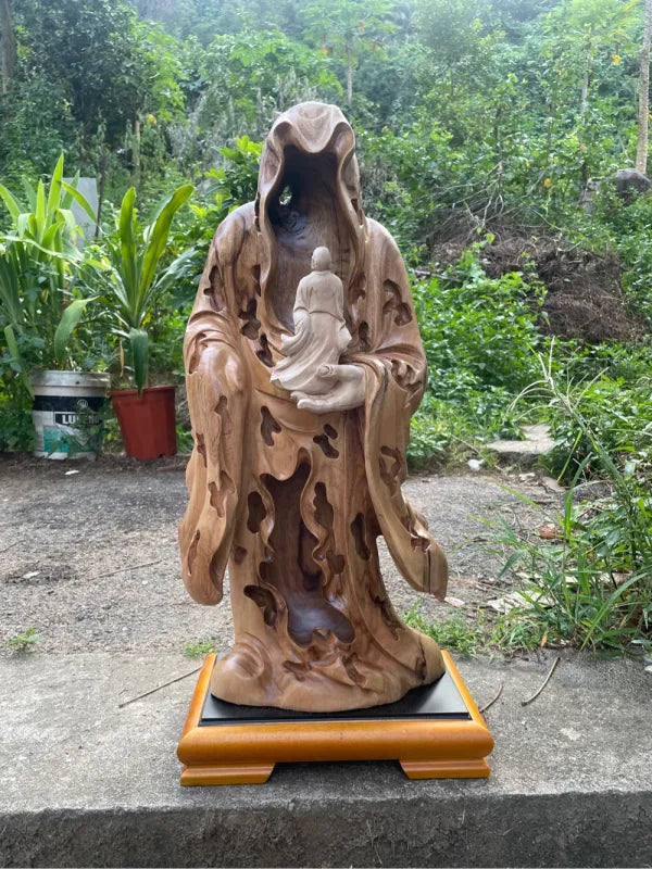 Faceless Guardian – Hand-Carved Solid Wood Sculpture