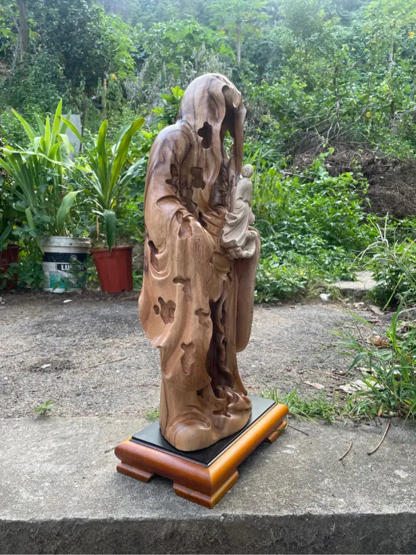 Faceless Guardian – Hand-Carved Solid Wood Sculpture