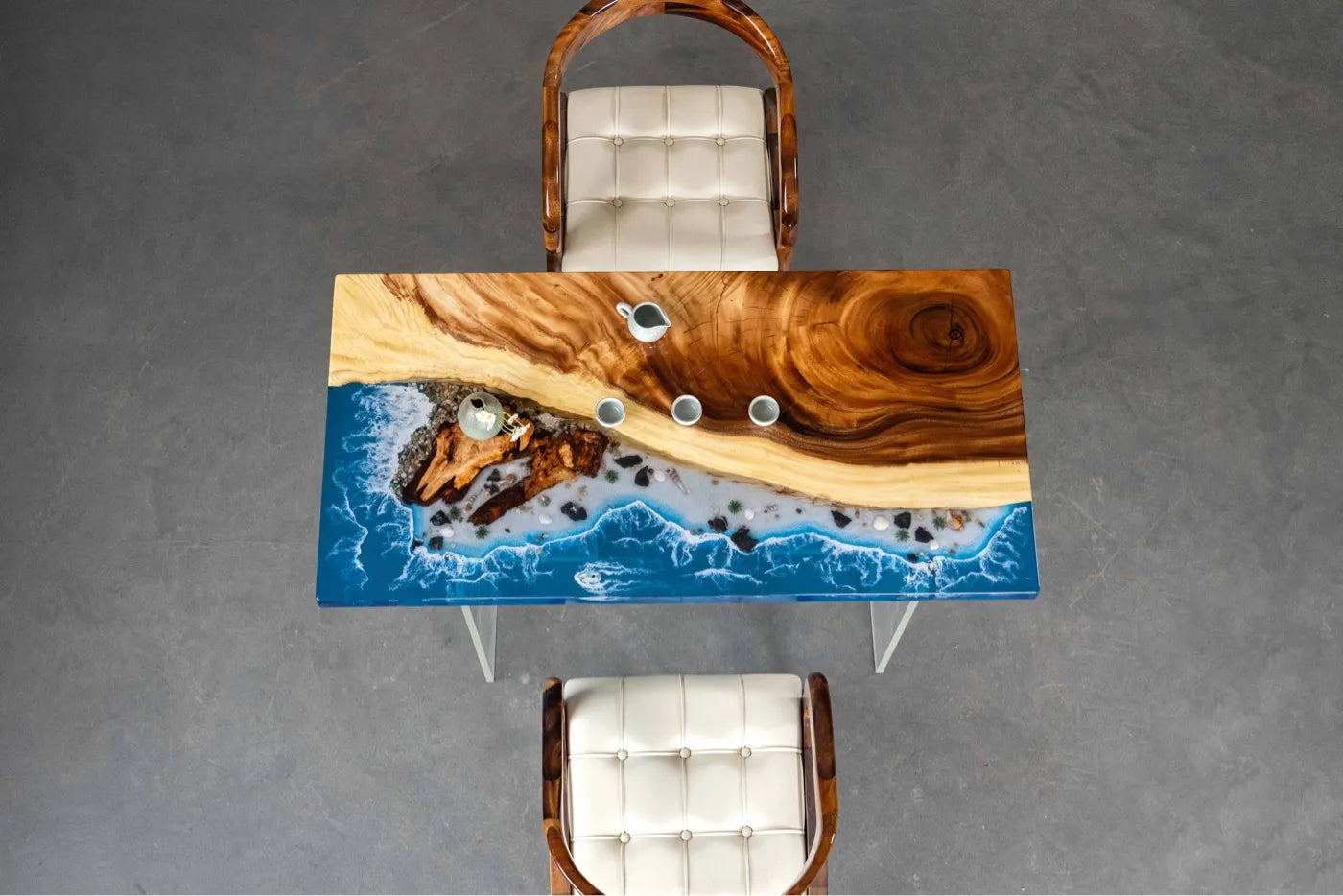 Solid wood furniture featuring an epoxy resin "river" design and ocean wave effects—suitable for use as a tea table, dining table, or coffee table.