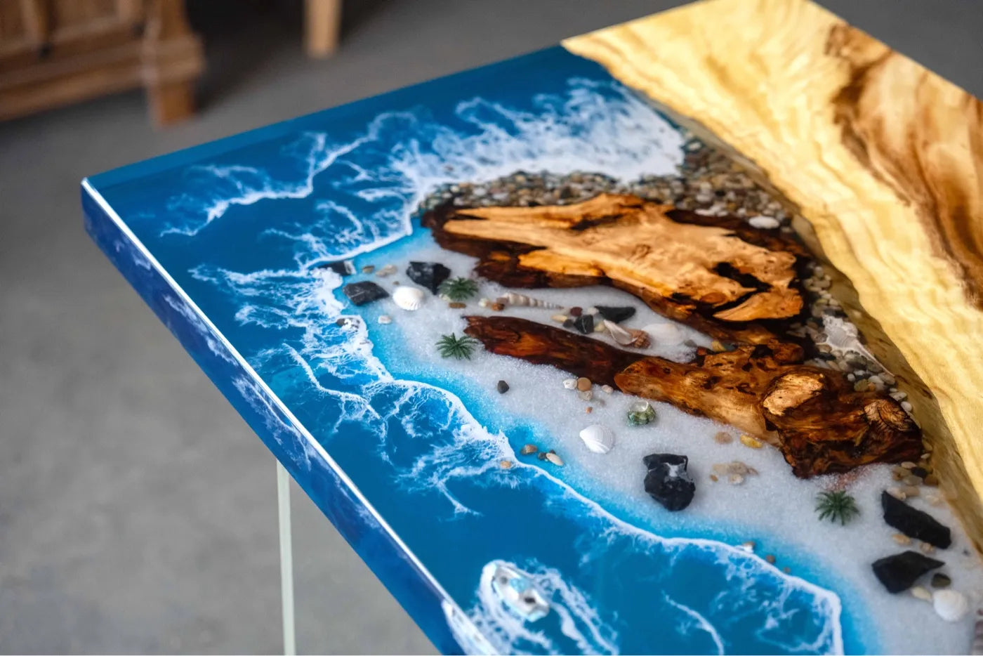 Solid wood furniture featuring an epoxy resin "river" design and ocean wave effects—suitable for use as a tea table, dining table, or coffee table.