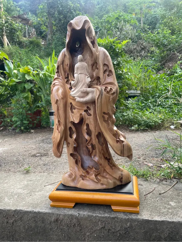 Faceless Guardian – Hand-Carved Solid Wood Sculpture
